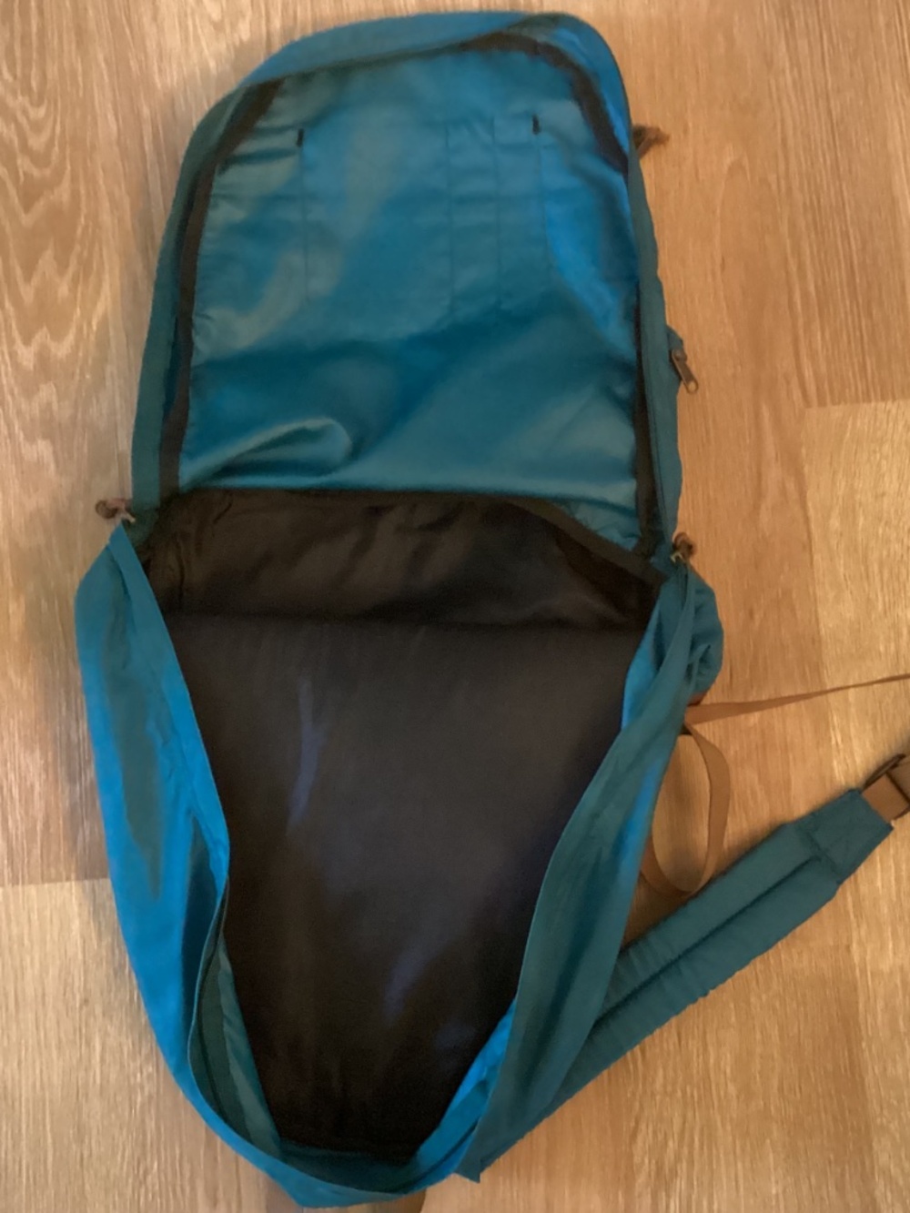L.L. Bean Backpack & Leather Blanket Strap Bedroll Hiking Outdoor Green Leather - Picture 7 of 14